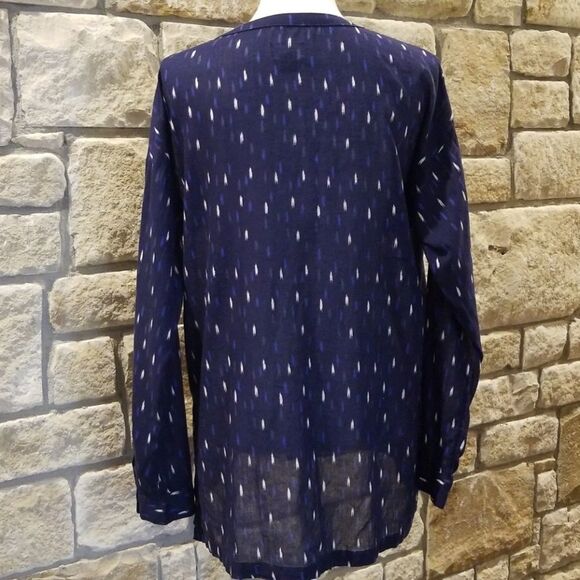 Old Navy Button Down Top Size medium poplin button down, natural materials - Picture 3 of 6